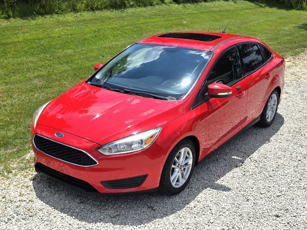 Used 2016 Ford Focus SE w/ SE Cold Weather Package FWD image 1