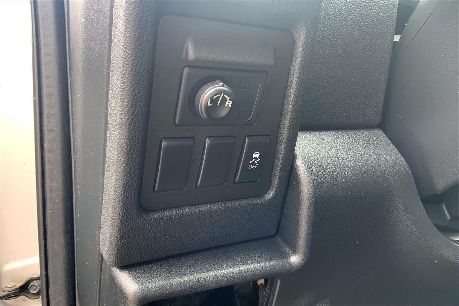 Used 2013 Nissan Rogue S FWD image 31