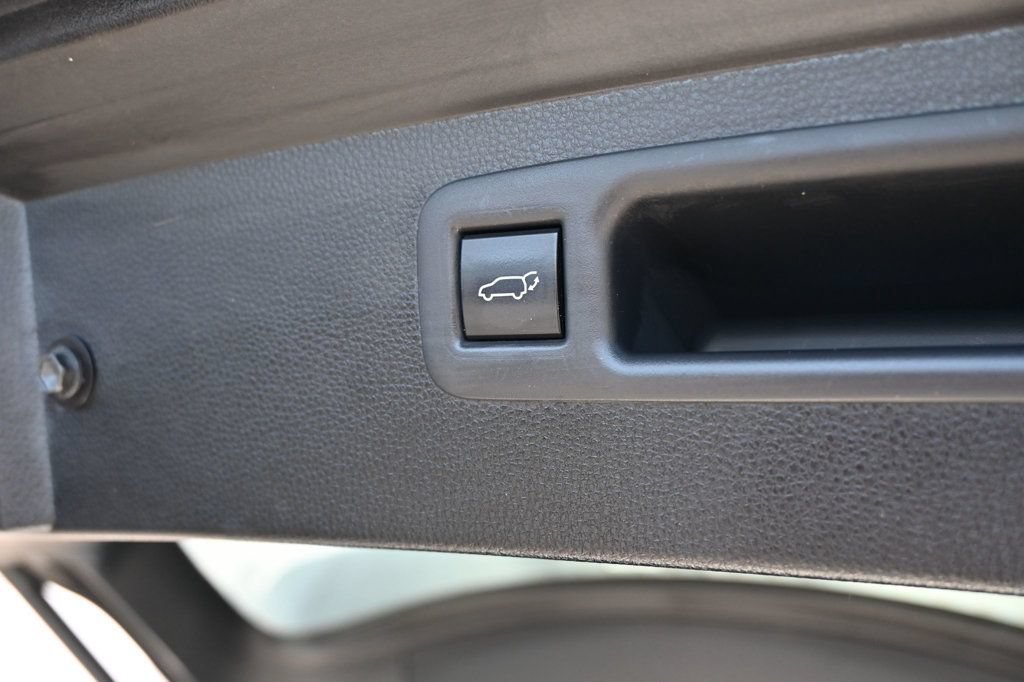 Used 2022 Toyota Highlander LE FWD image 19