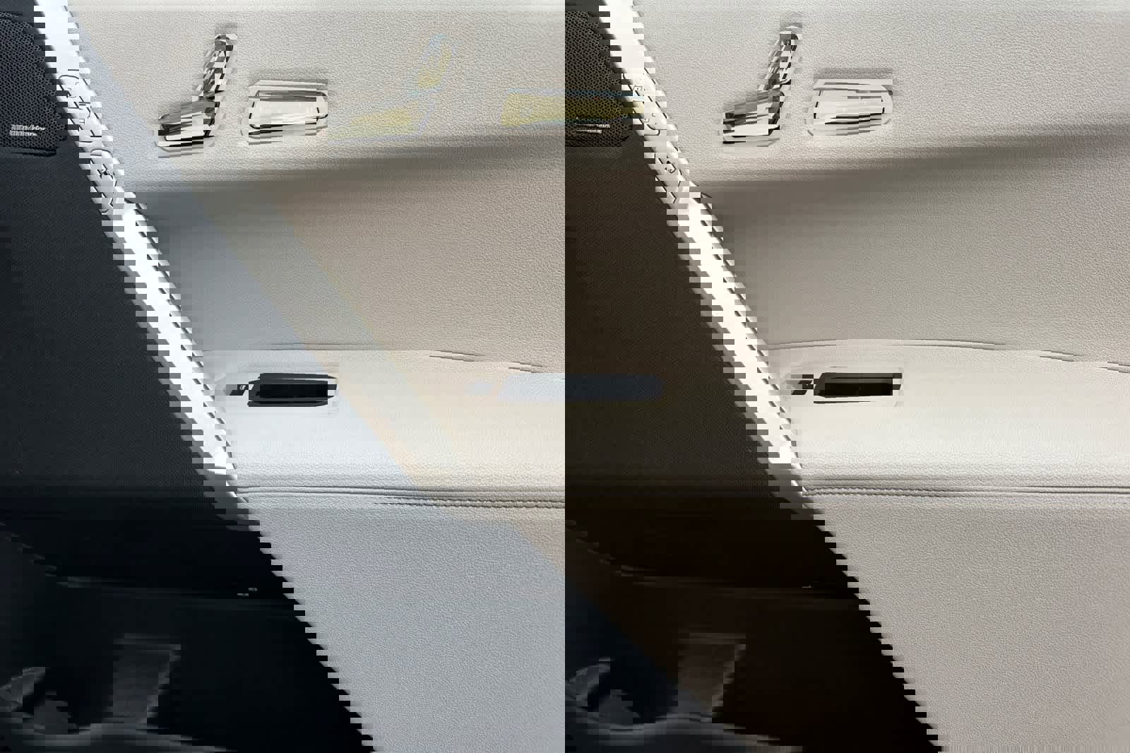 Used 2026 BMW iX xDrive45 w/ Executive Package image 18