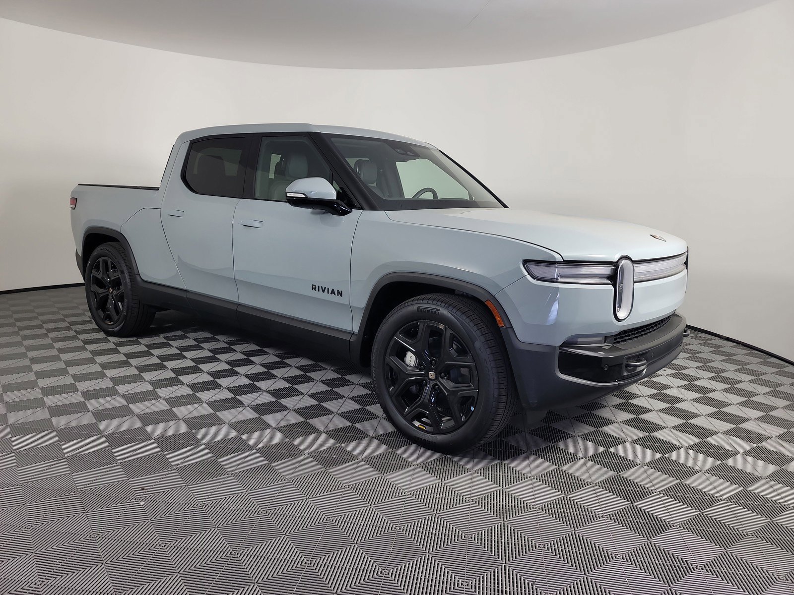 Used 2025 Rivian R1T Adventure AWD/4WD image 7
