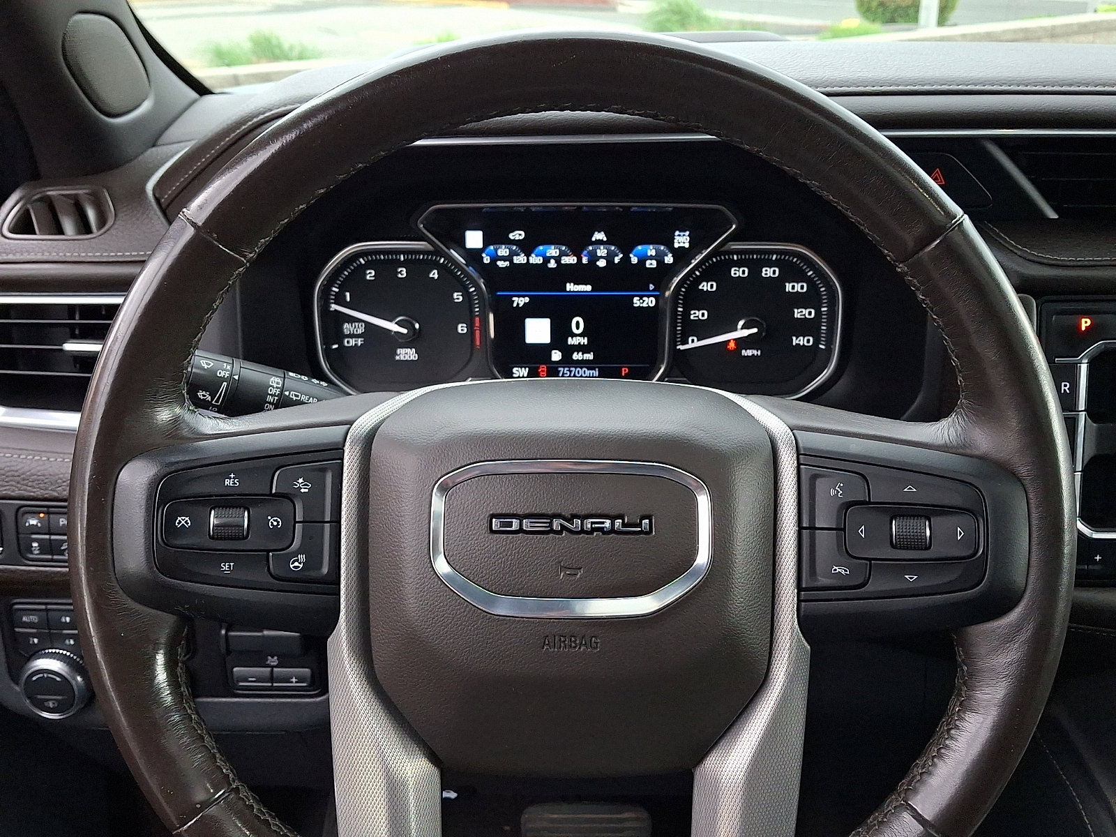 Used 2021 GMC Yukon Denali w/ Denali Ultimate Package AWD/4WD image 24
