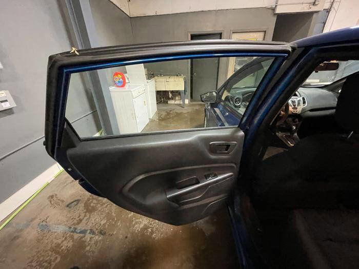 Used 2011 Ford Fiesta SE w/ 202A Rapid Spec Order Code image 24