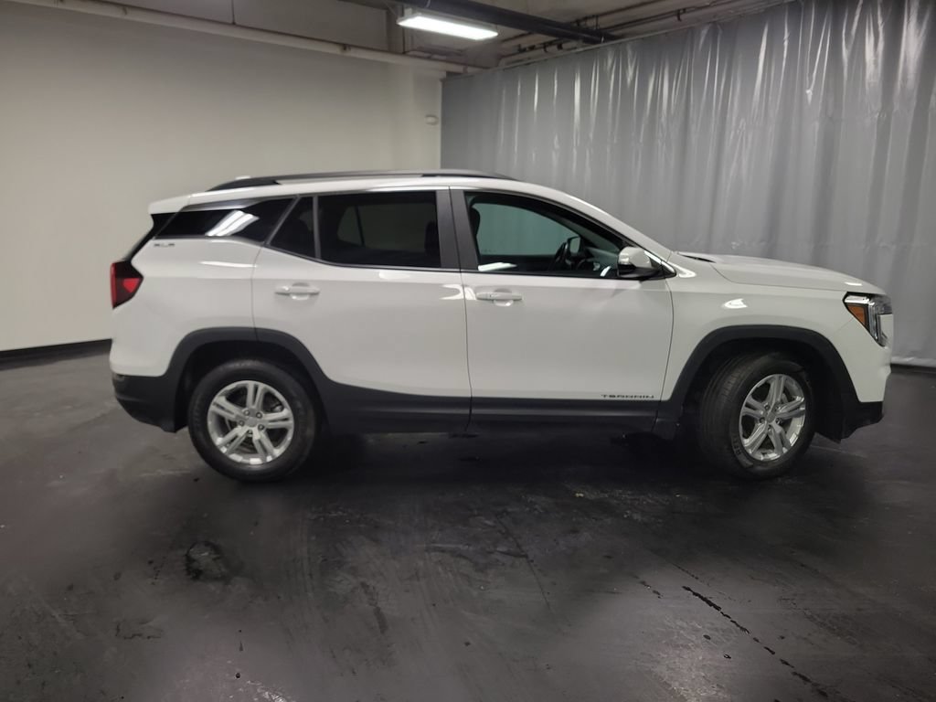 Used 2022 GMC Terrain SLE w/ Driver Convenience Package AWD/4WD image 9