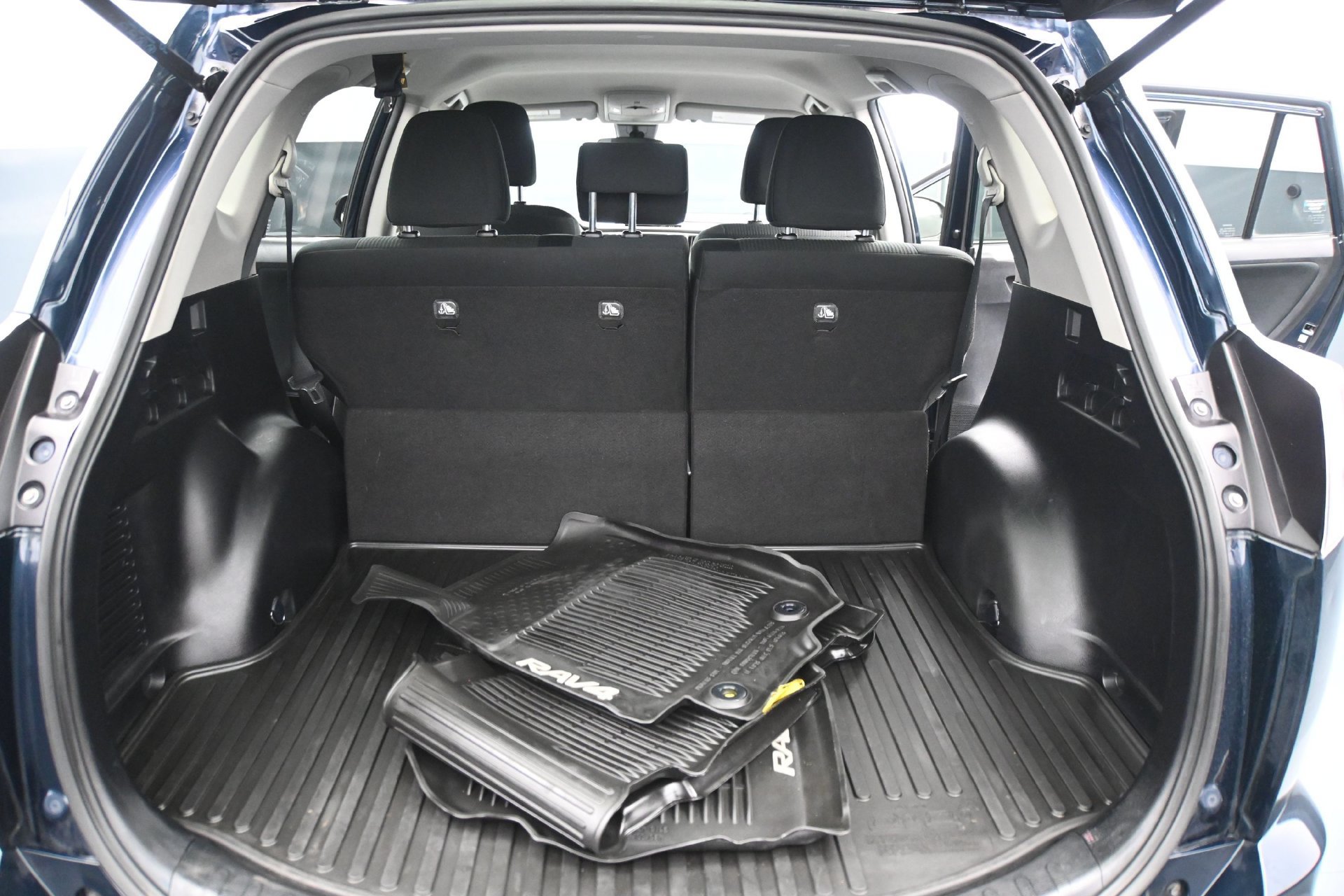 Used 2017 Toyota RAV4 LE w/ All Weather Liner Package FWD image 15