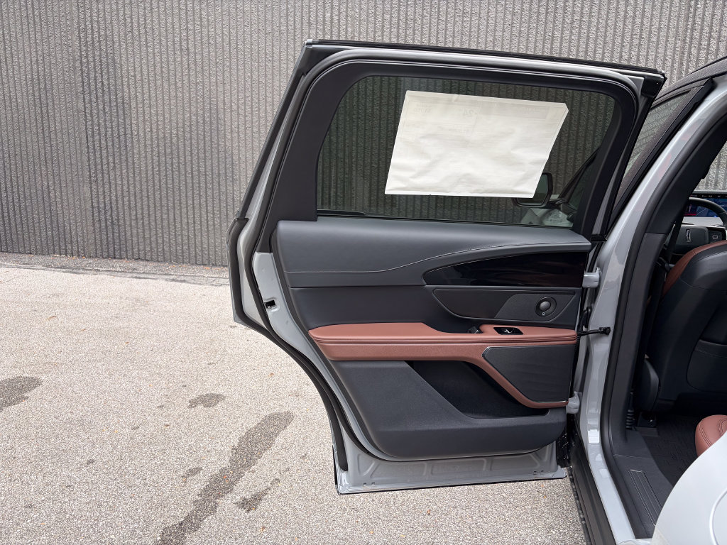New 2026 Lincoln Nautilus Reserve w/ Jet Appearance Package AWD/4WD image 22