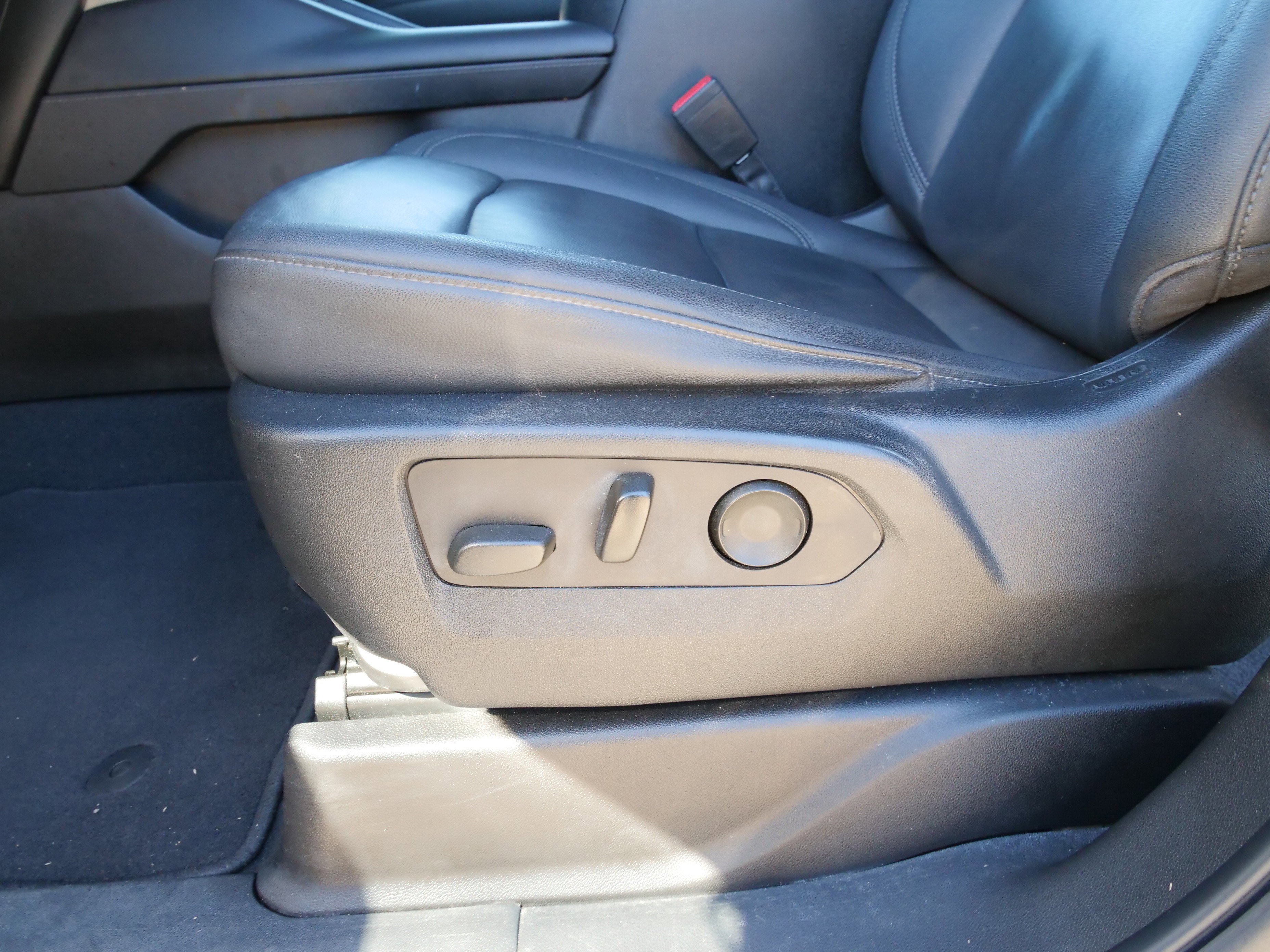 Certified 2022 Chevrolet Tahoe LT w/ Luxury Package image 17