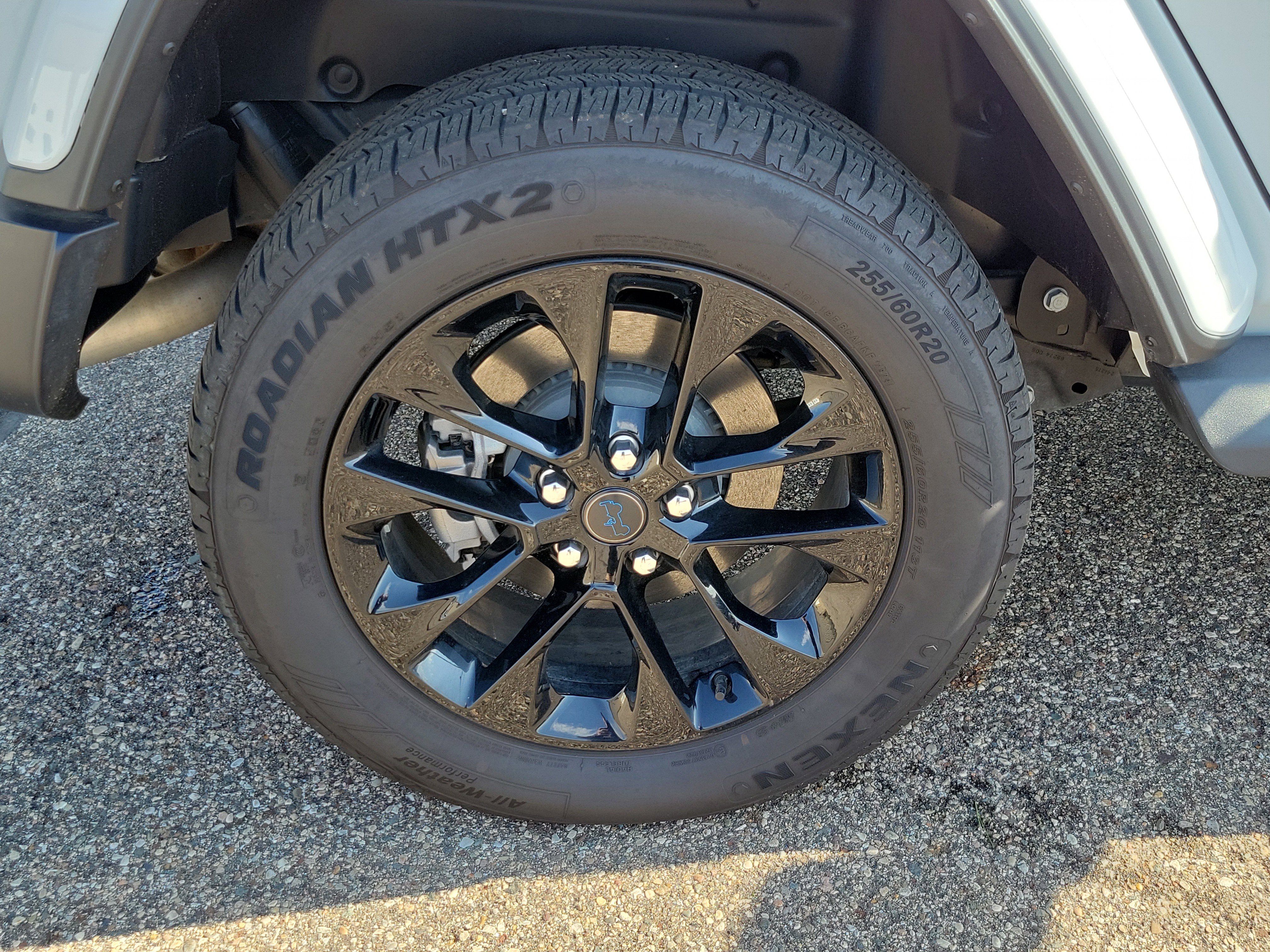 Used 2025 Jeep Wrangler Unlimited Sahara AWD/4WD image 5