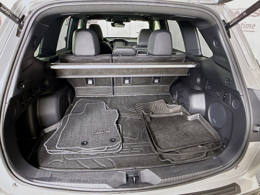 Used 2025 Subaru Forester Limited image 32