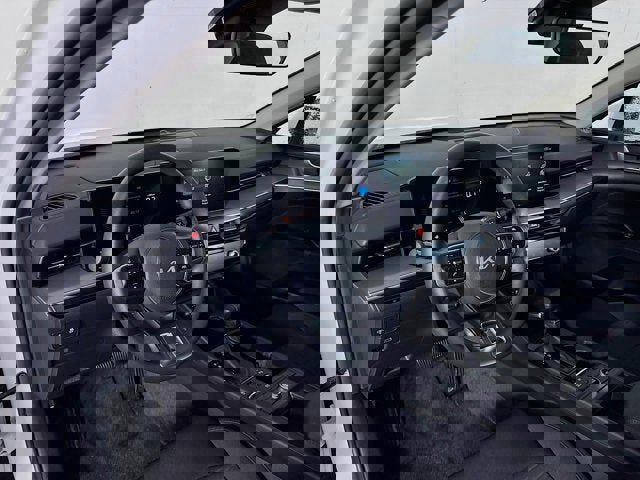 New 2025 Kia K5 LXS image 9