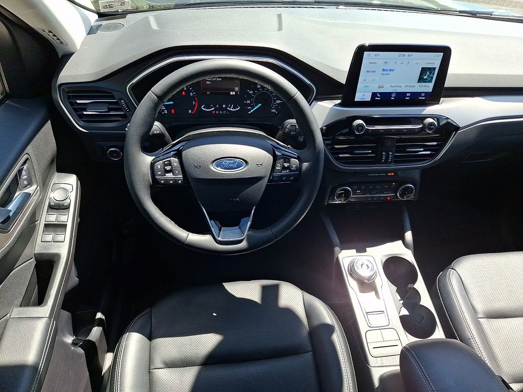 Used 2022 Ford Escape SEL AWD/4WD image 2