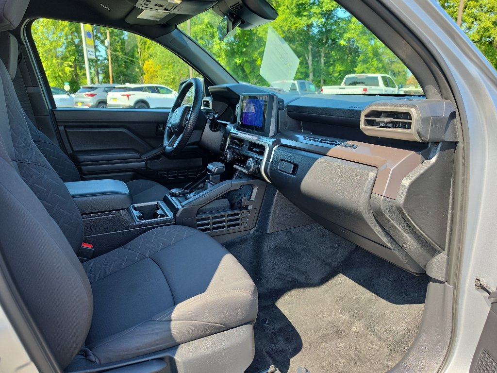 Certified 2025 Toyota Tacoma SR5 AWD/4WD image 15