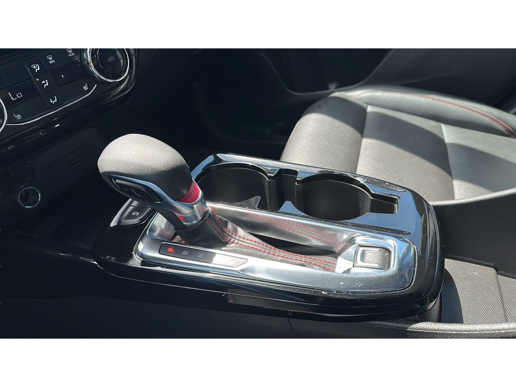 Used 2024 Chevrolet Trax RS w/ Sunroof Package FWD image 17