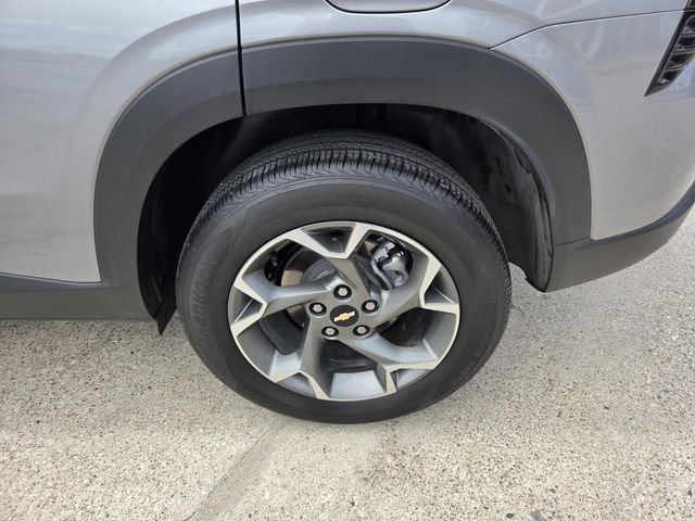 Used 2025 Chevrolet Trax LT FWD image 25