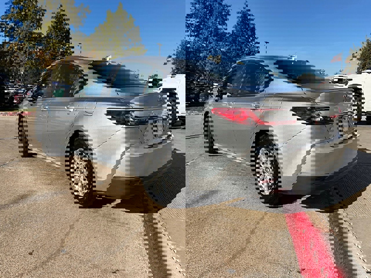 Used 2025 Toyota Camry LE image 8