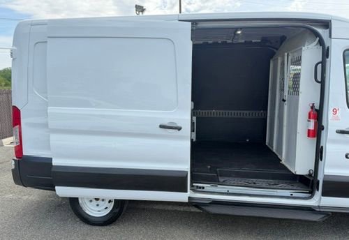 Used 2018 Ford Transit 150 148 Medium Roof RWD image 22