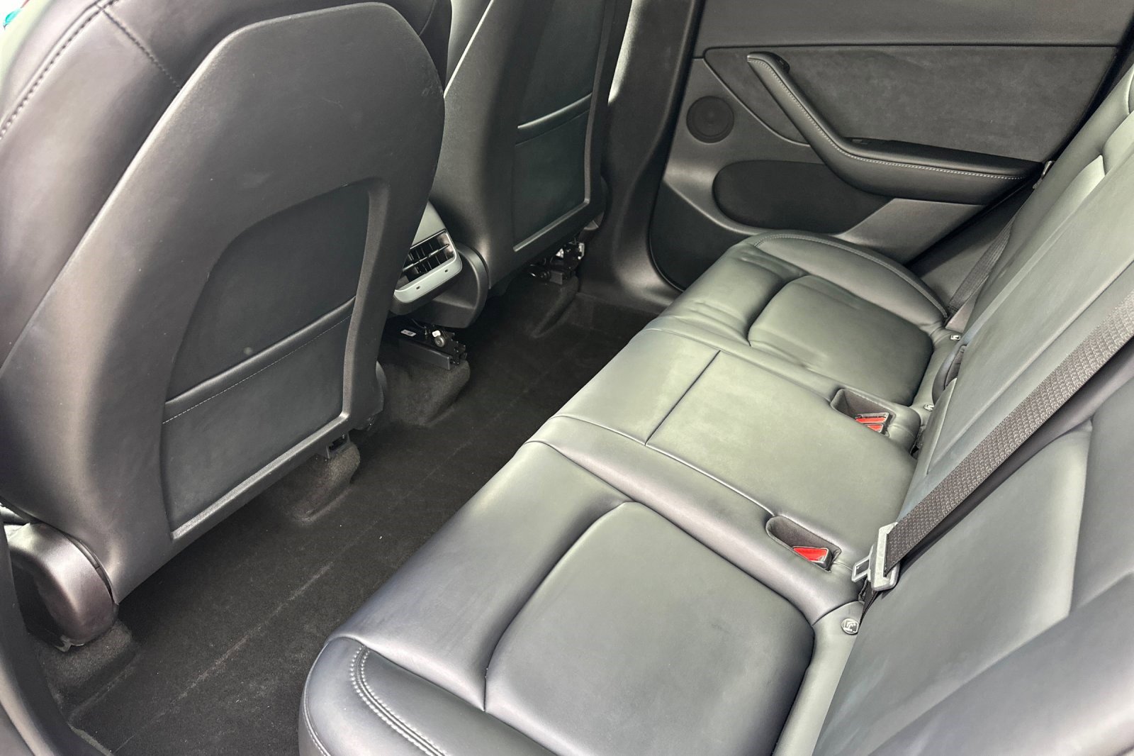 Used 2022 Tesla Model Y Long Range image 15