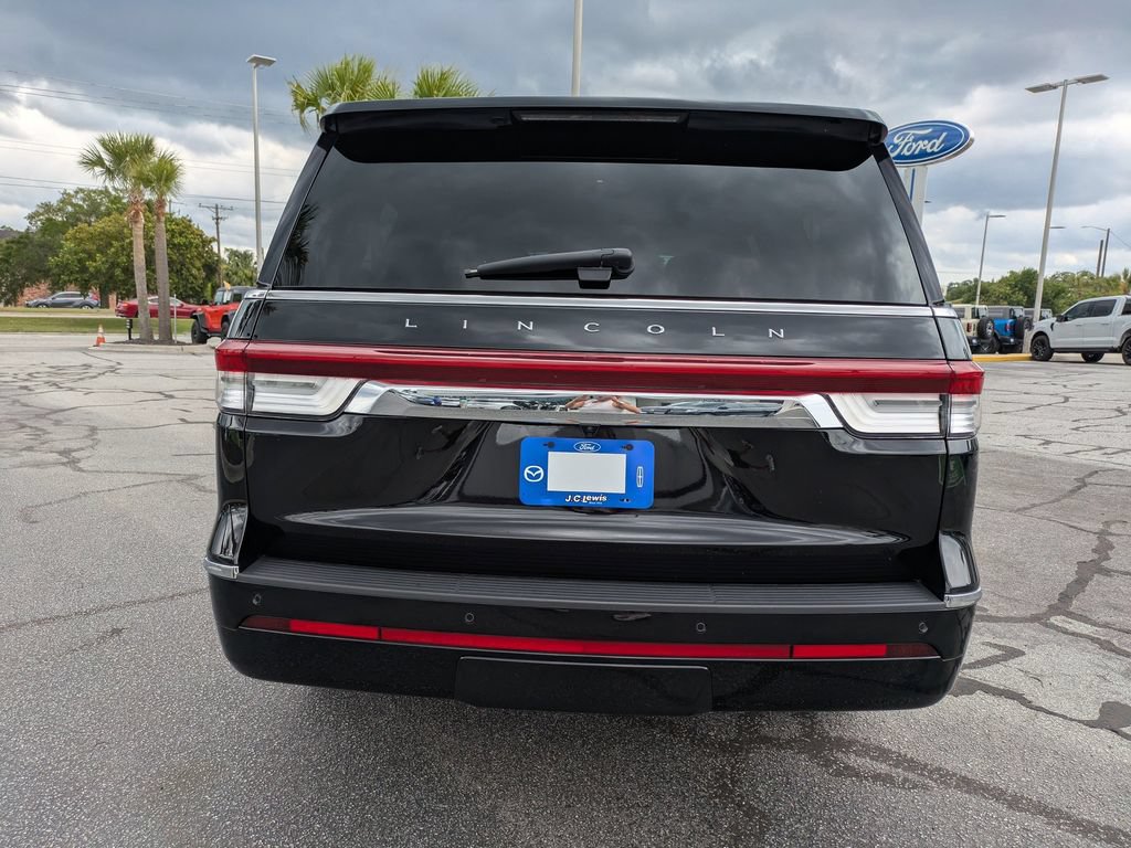Used 2023 Lincoln Navigator L Reserve AWD/4WD image 5