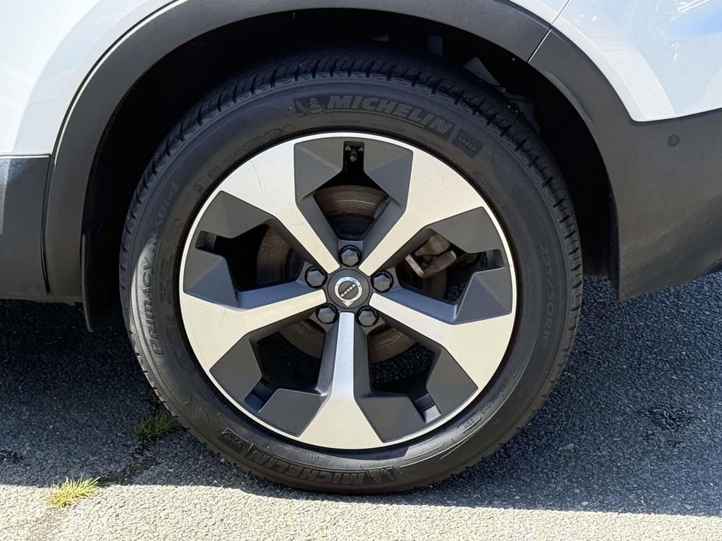 Used 2024 Volvo XC40 B5 Plus w/ Climate Package AWD/4WD image 13