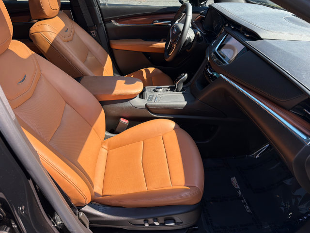 Used 2024 Cadillac XT5 Premium Luxury w/ Technology Package FWD image 15