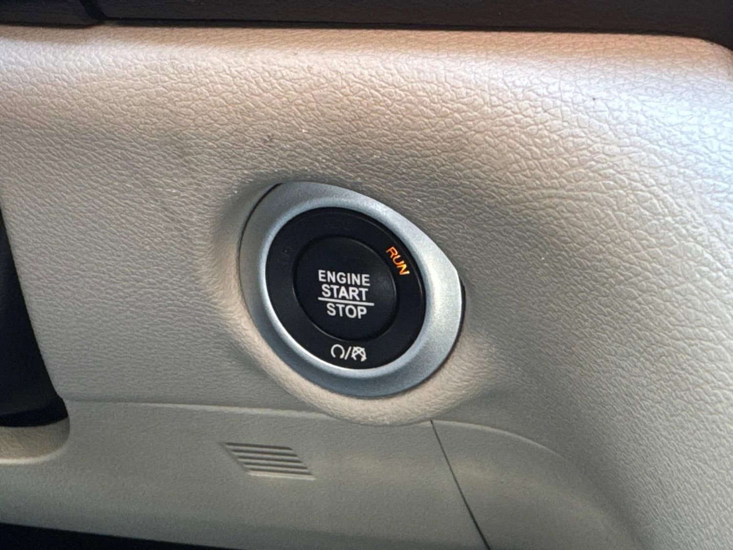 Used 2024 Chrysler Pacifica Touring-L image 39