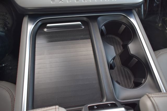 Used 2025 Ford Expedition Max Active AWD/4WD image 34