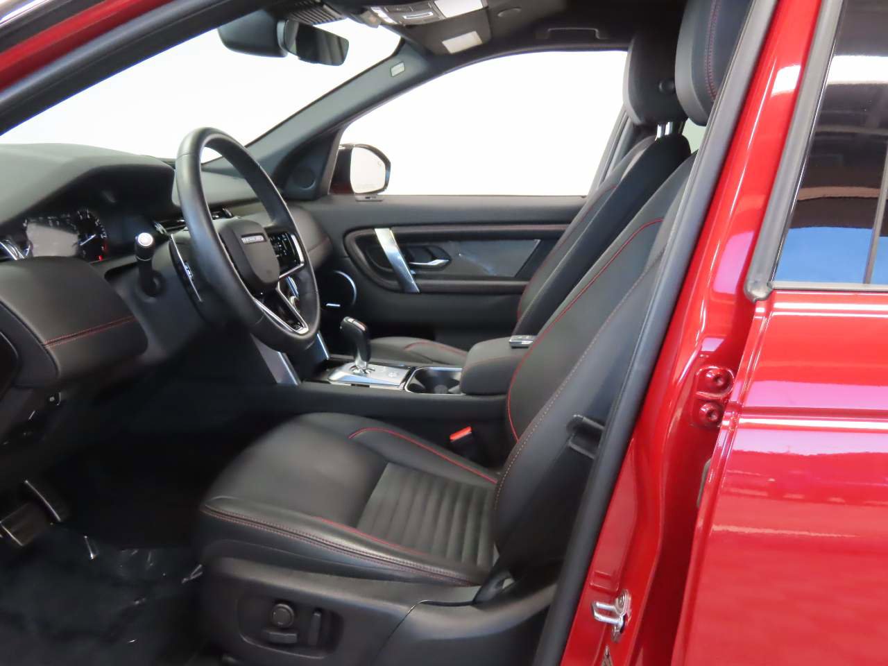 Used 2023 Land Rover Discovery Sport SE R-Dynamic image 15