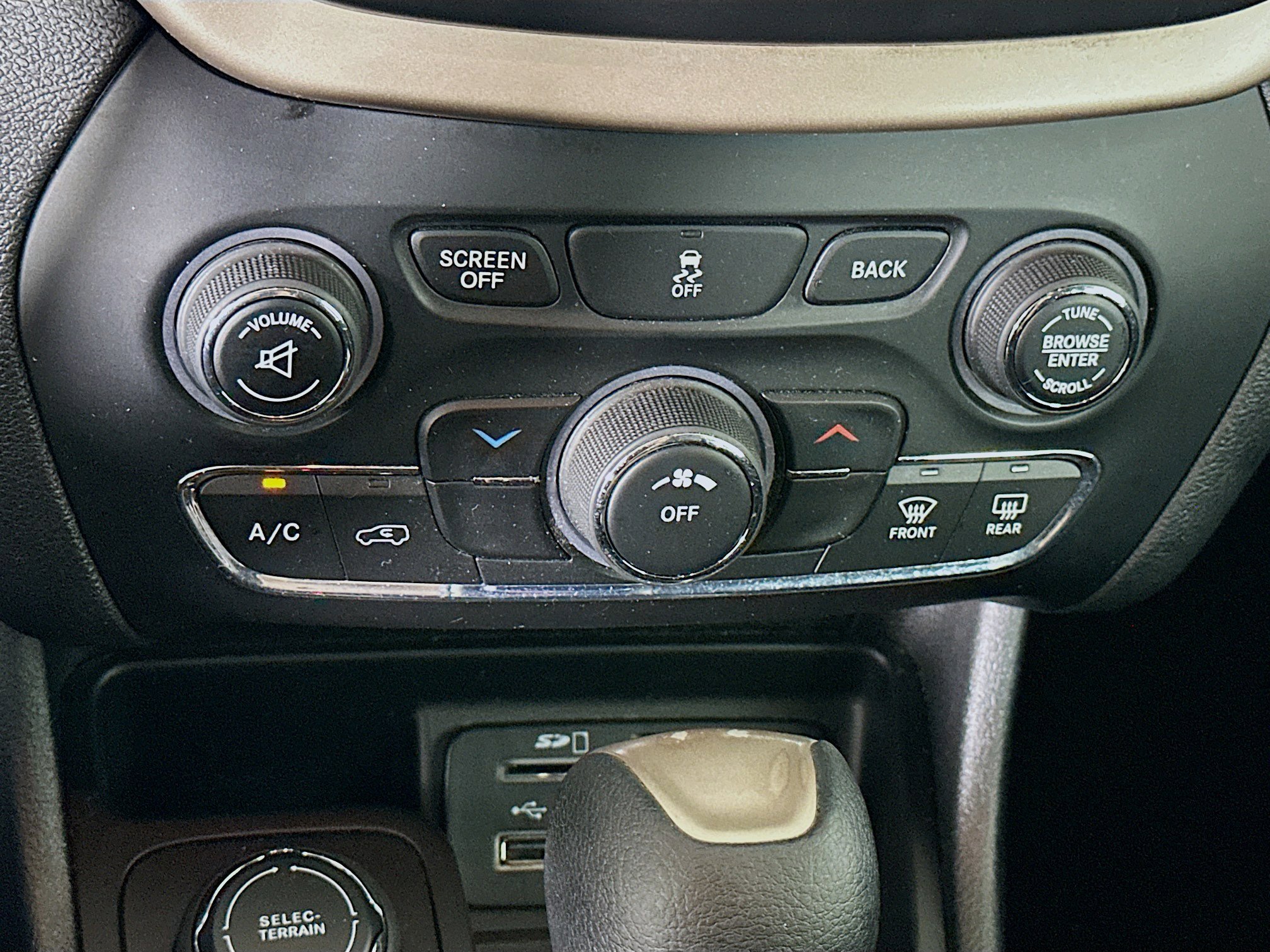 Used 2017 Jeep Cherokee Latitude image 23