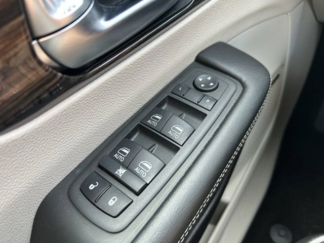 Used 2022 Chrysler Pacifica Limited w/ Uconnect Theater Family Group AWD/4WD image 20