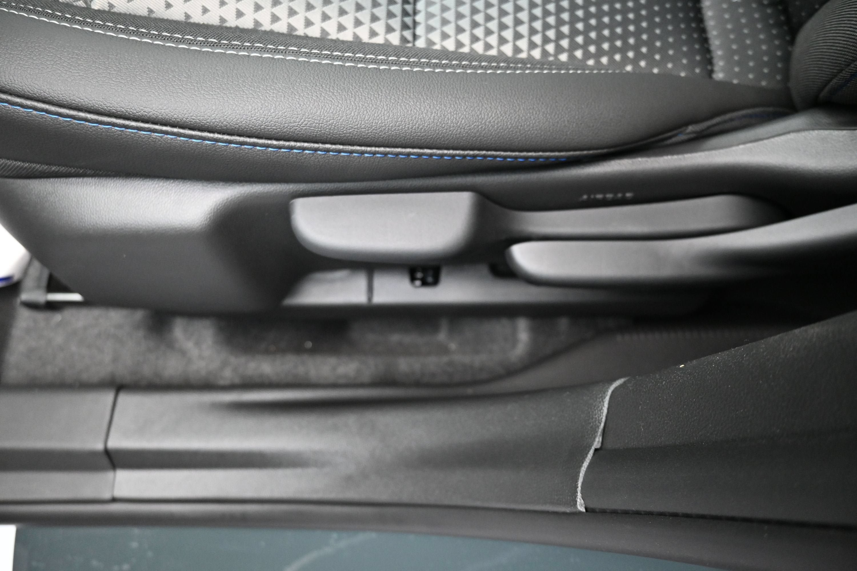 New 2026 Chevrolet Trax LT w/ Sunroof Package FWD image 11