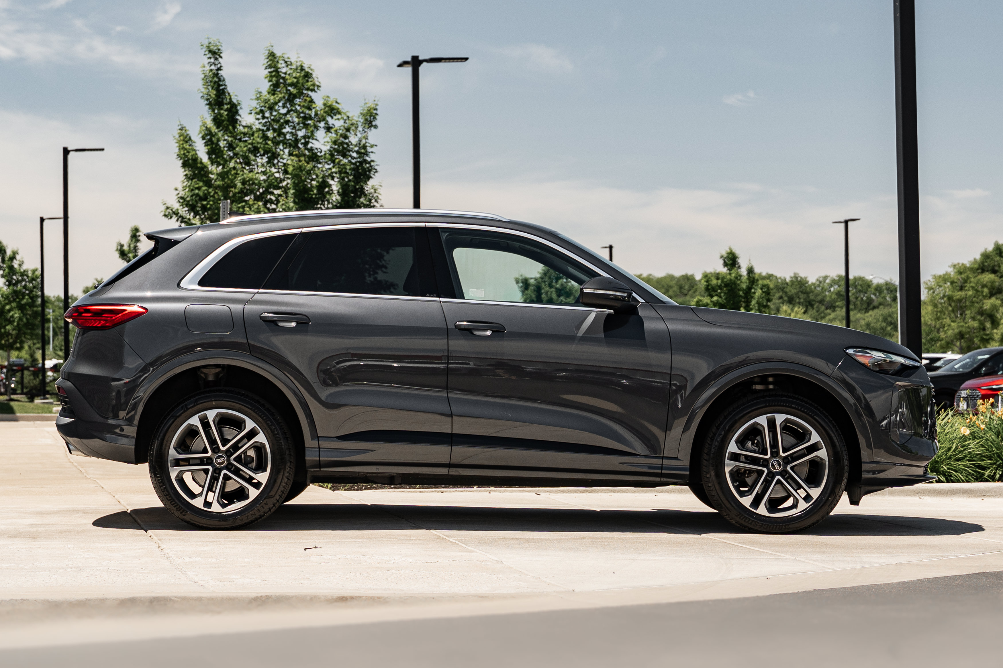 Certified 2025 Audi Q5 Premium w/ Convenience Package AWD/4WD image 3
