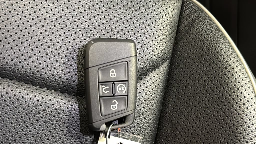 Used 2023 Volkswagen Tiguan SEL R-Line AWD/4WD image 36