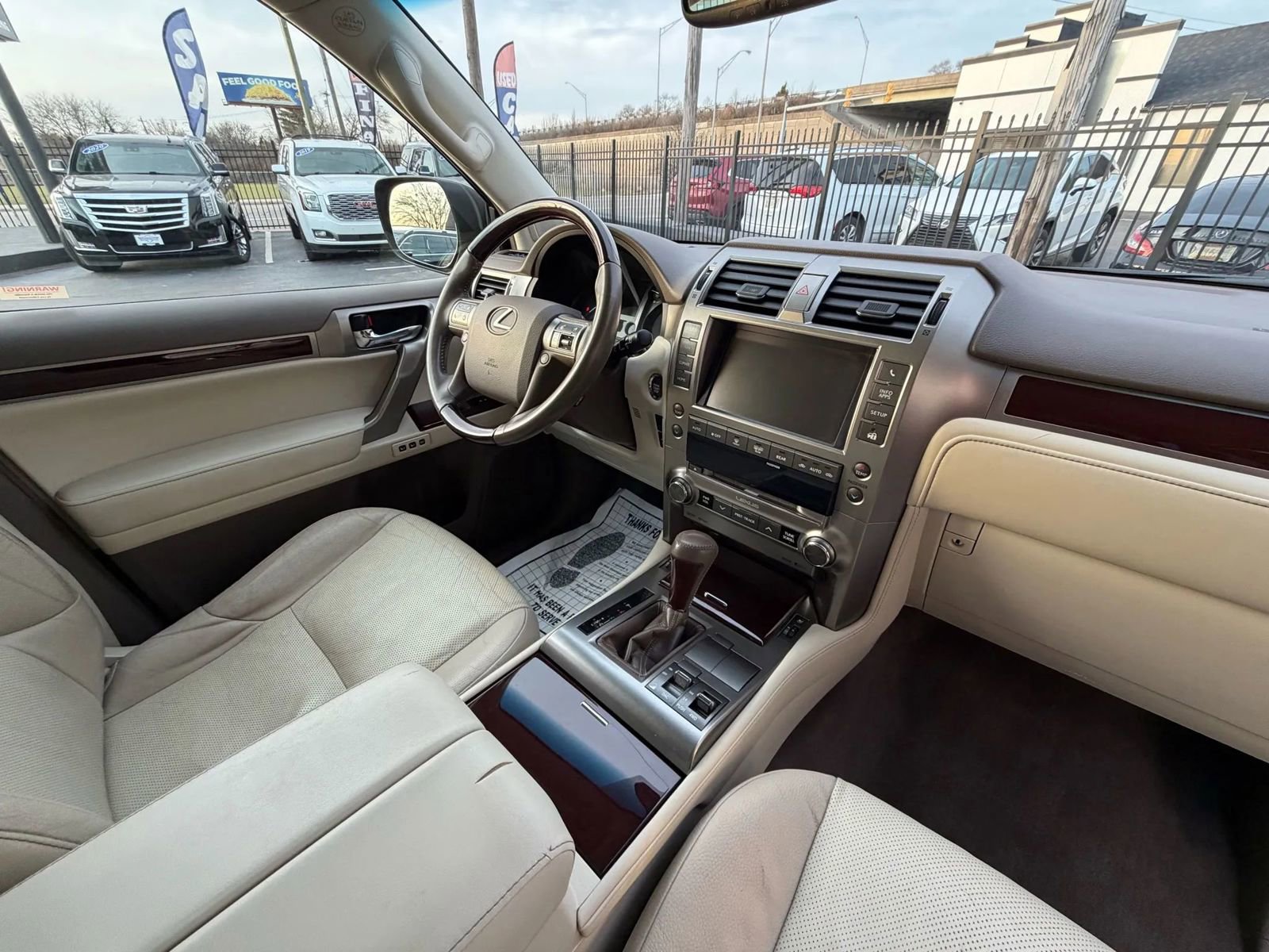Used 2018 Lexus GX 460 Premium w/ Premium Package image 32