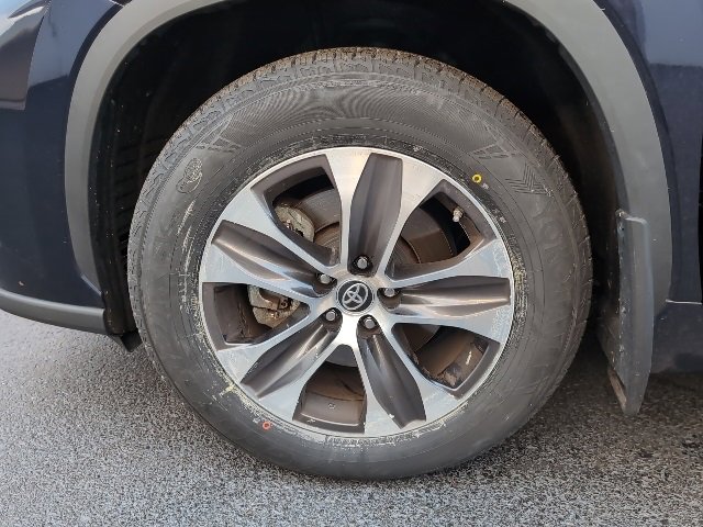 Used 2023 Toyota Highlander XLE image 10