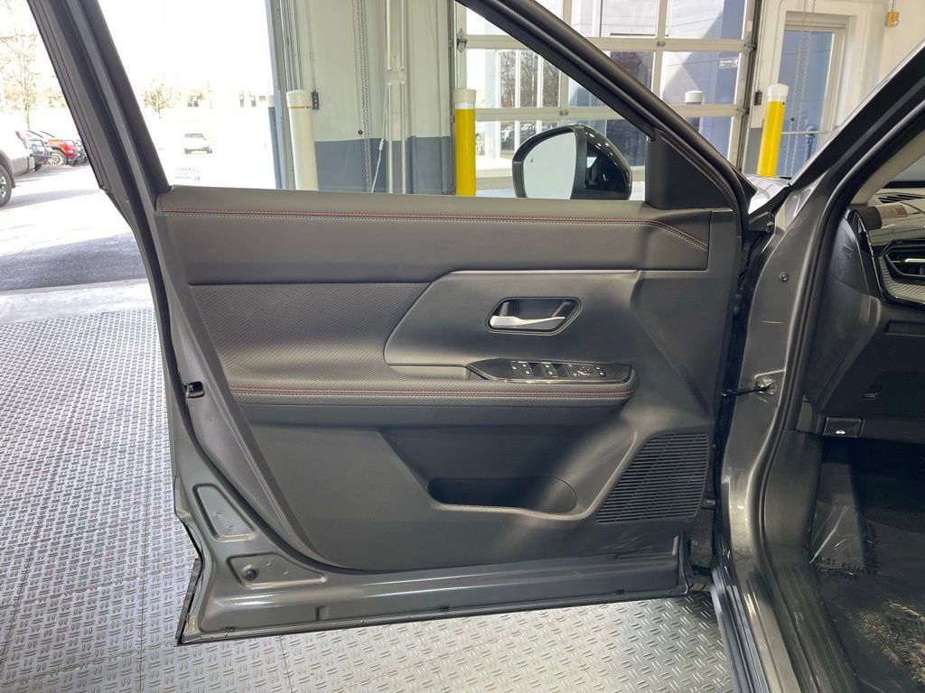 New 2026 Nissan Kicks SR w/ Cold Weather Package image 17