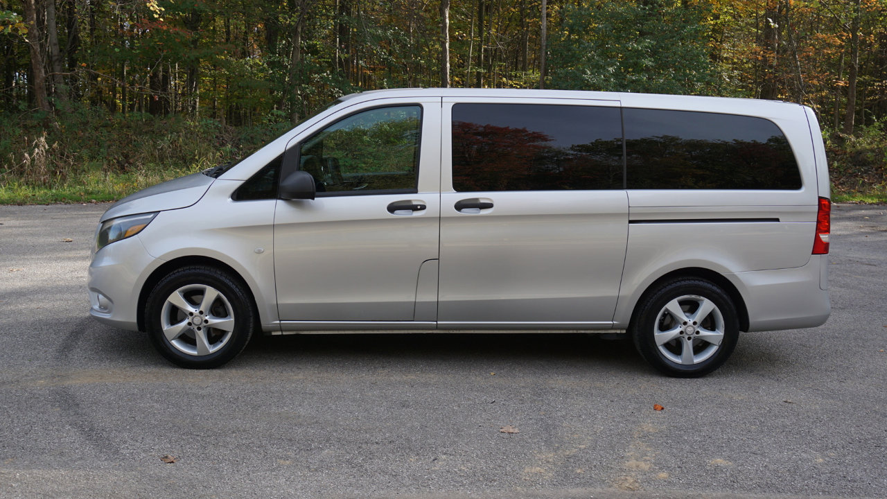 Used 2016 Mercedes-Benz Metris Passenger image 2