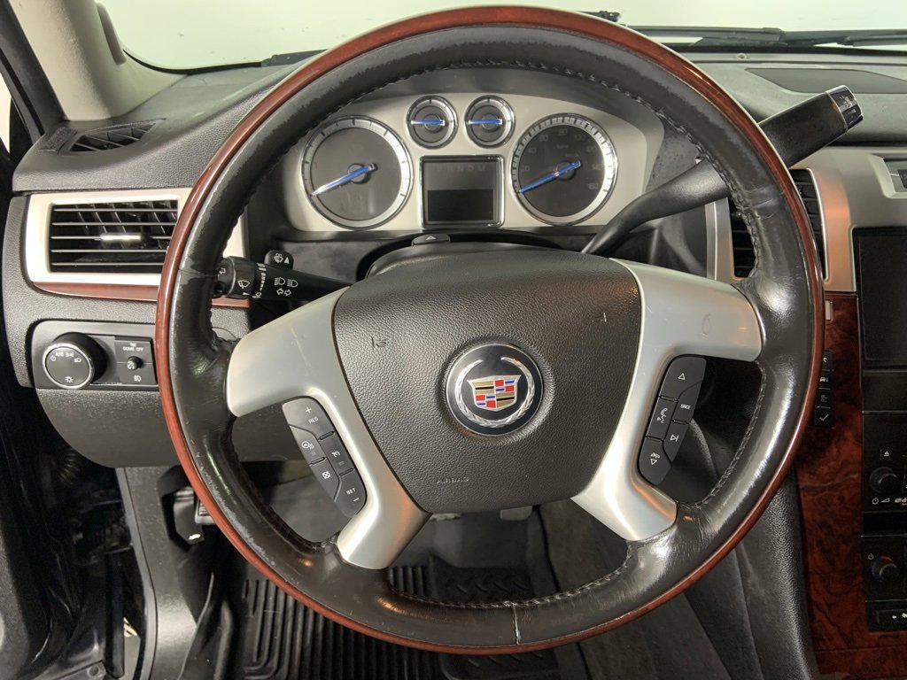 Used 2013 Cadillac Escalade Premium image 9