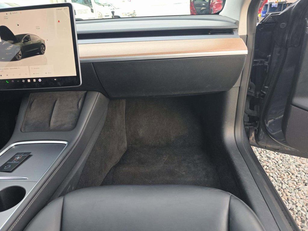 Used 2023 Tesla Model 3 Standard Range image 12