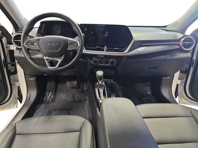 Used 2024 Chevrolet Trax ACTIV w/ Sunroof Package FWD image 11