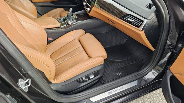 Used 2019 BMW 530e xDrive w/ Convenience Package AWD/4WD image 31