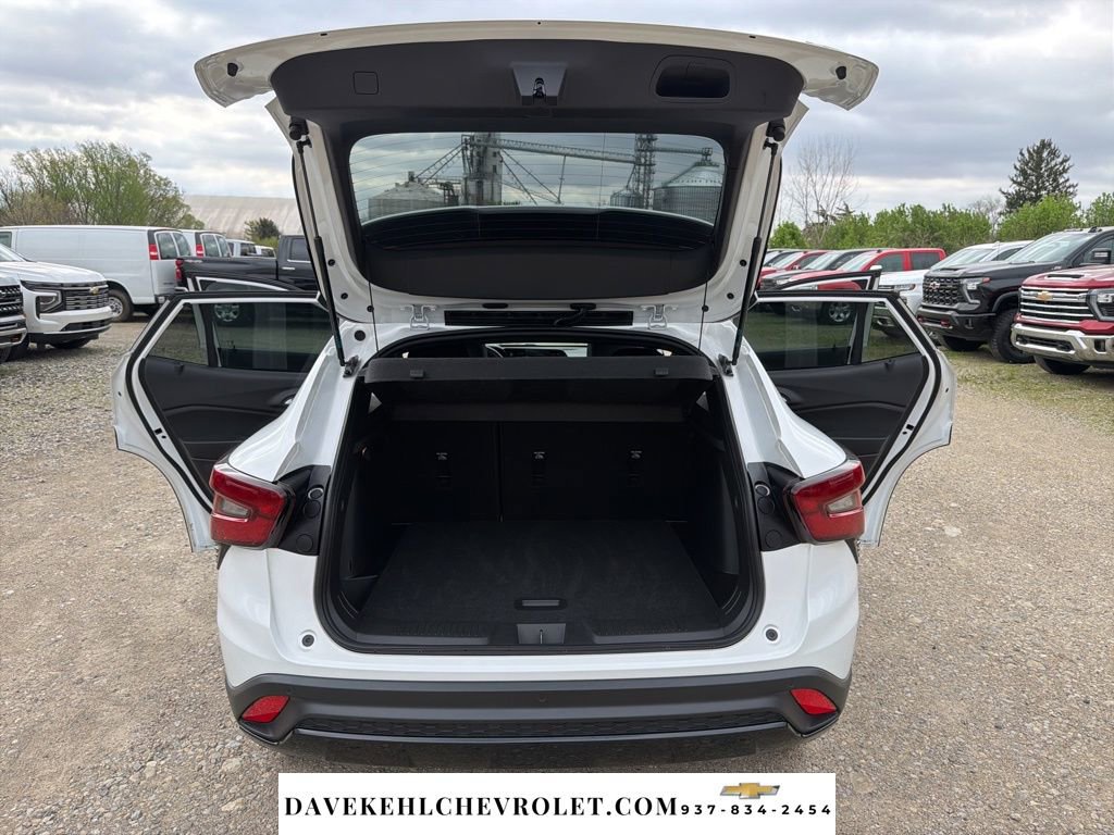 Used 2024 Chevrolet Trax RS w/ Sunroof Package FWD image 25