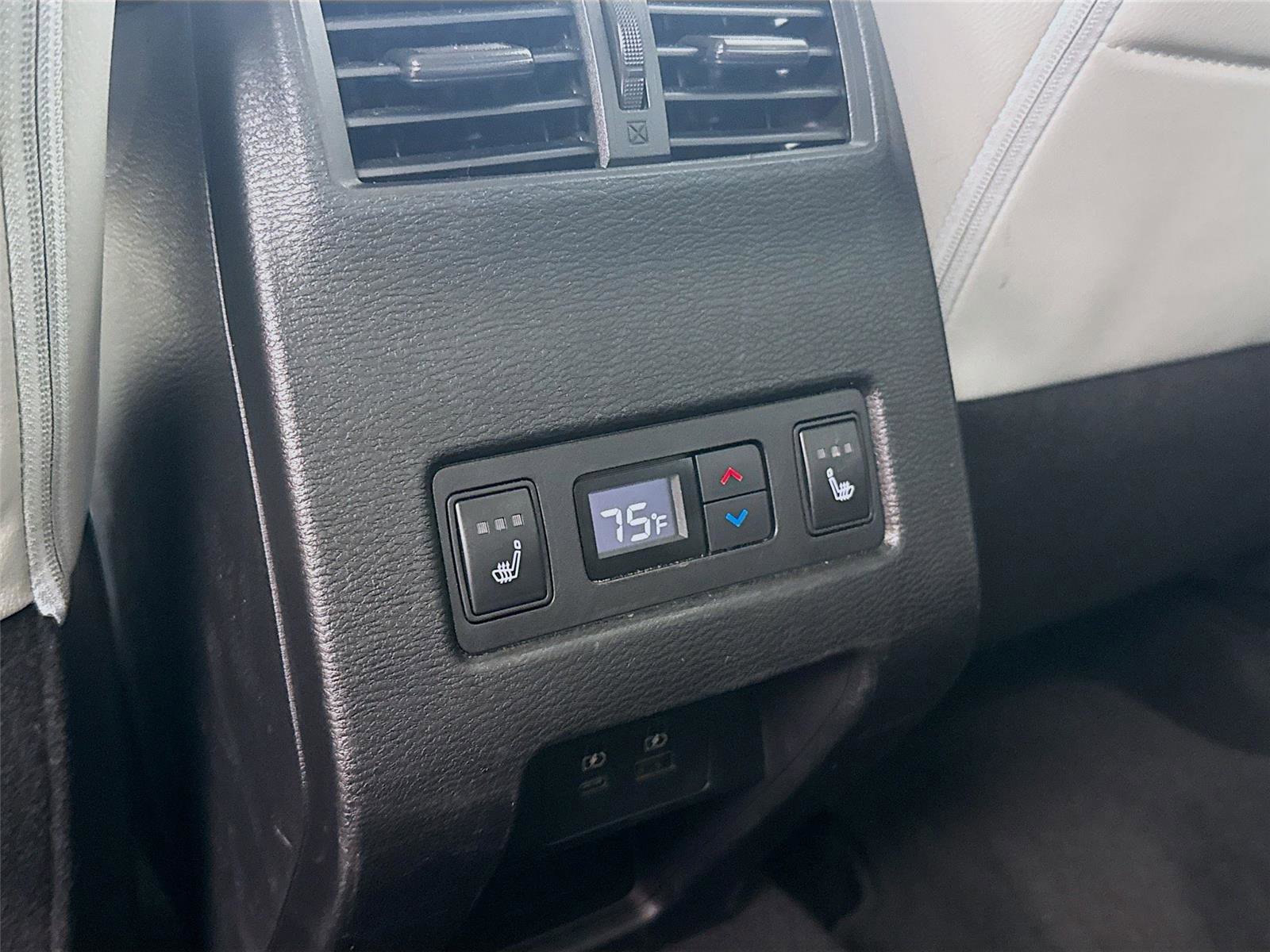 Used 2023 Mitsubishi Outlander SEL image 17