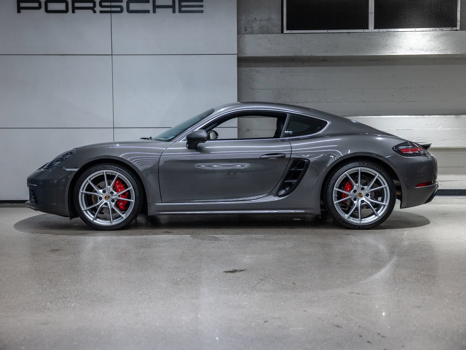 Certified 2024 Porsche 718 Cayman S RWD image 2