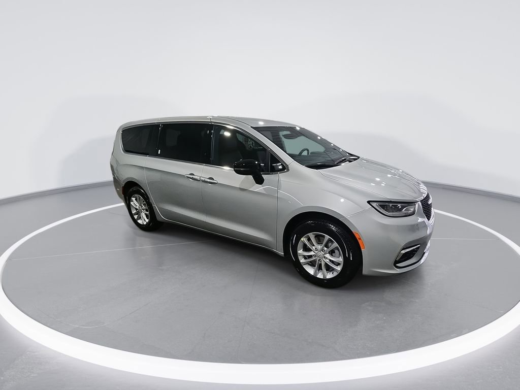 New 2026 Chrysler Pacifica Select AWD/4WD image 2