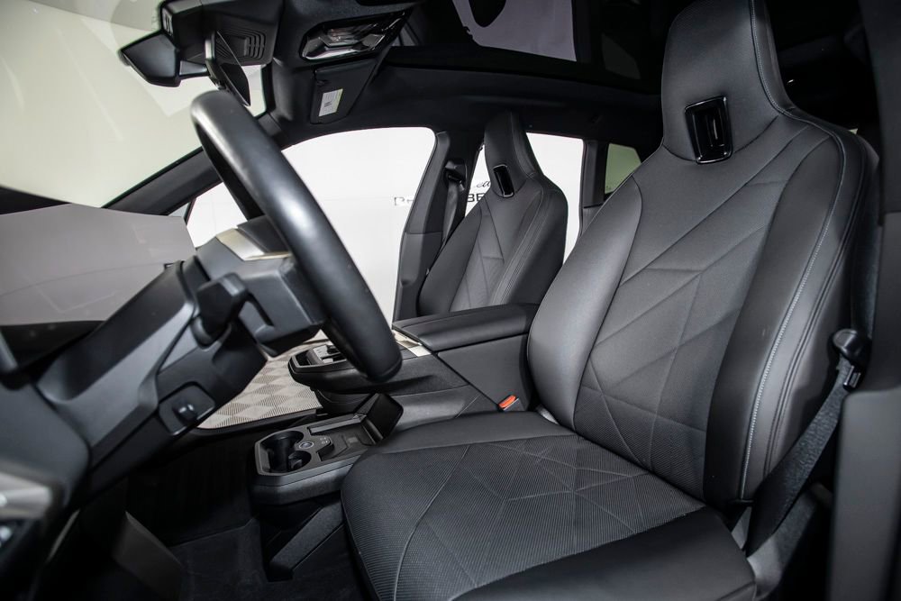 Used 2023 BMW iX xDrive50 w/ Sport Package image 15