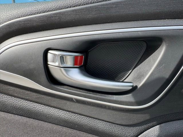 Used 2015 Chrysler 200 Limited FWD image 22