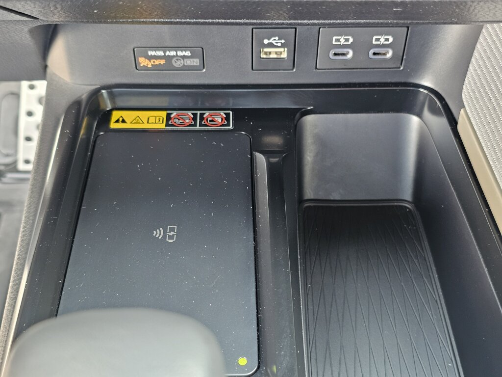 Used 2025 Toyota Camry SE w/ Convenience Package FWD image 32