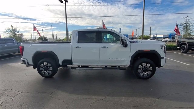 Used 2024 GMC Sierra 3500 Denali image 9