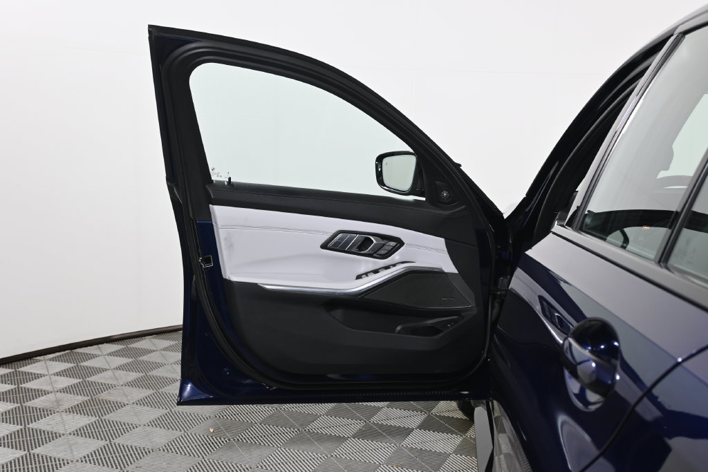 Used 2027 BMW M3 Competition w/ M Carbon Exterior Package AWD/4WD image 23