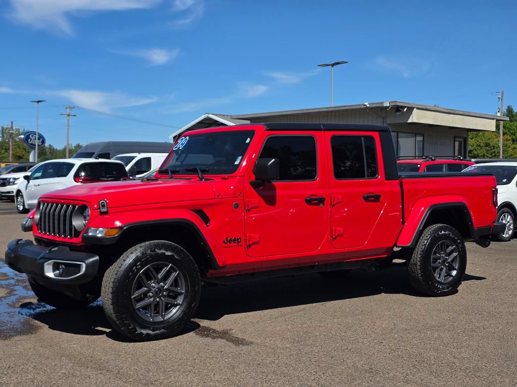 Used 2024 Jeep Gladiator Sport AWD/4WD image 1